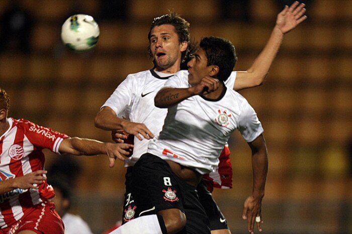 Corinthians vira sobre o Náutico no Pacaembu e reage no Brasileiro