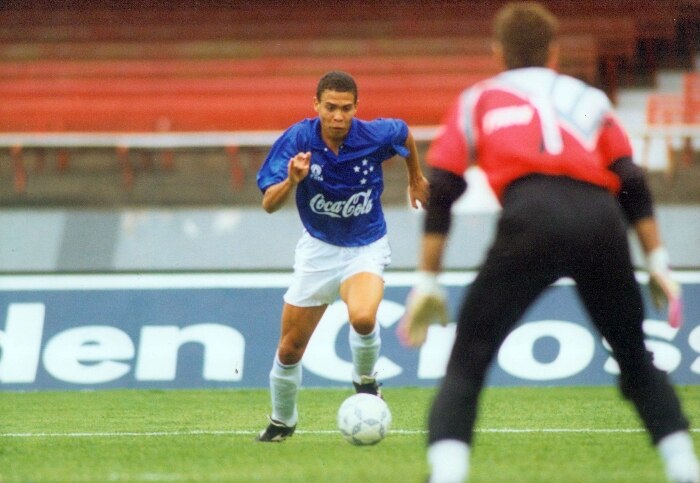 Aos 17 anos, Ronaldo, ainda franzino, começou a brilhar no Cruzeiro