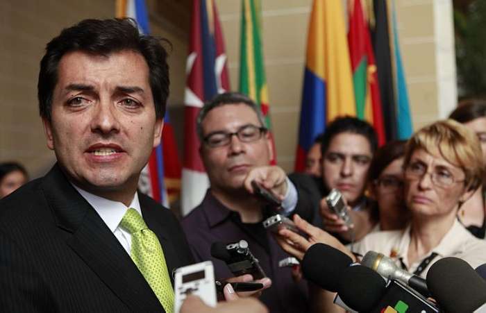 Luis Alfonso Hoyos, embaixador colombiano que apresentou as imagens na OEA