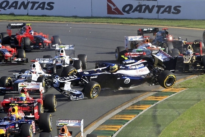 Logo após a largada, Bruno Senna se envolveu em um acidente