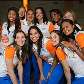 Jogadoras do Sollys/Osasco exibem o novo uniforme da equipe de vôlei
