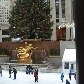Pista de patinação e a tradicional árvore de natal no Rockefeller Center, em Nova York. 09/12/2010 Pista de patinação e a tradicional árvore de natal no Rockefeller Center, em Nova York. 09/12/2010