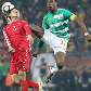Jun, da Coreia do Norte, disputa lance com o marfinense Drogba Jun, da Coreia do Norte, disputa lance com o marfinense Drogba