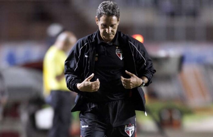 Após uma série de resultados ruins, como a eliminação da Copa do Brasil, Carpegiani foi demitido