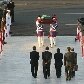 Soldados carregam caixão de José Alencar, que será levado para BH, na rampa do Palácio do Planalto Soldados carregam caixão de José Alencar, que será levado para BH, na rampa do Palácio do Planalto