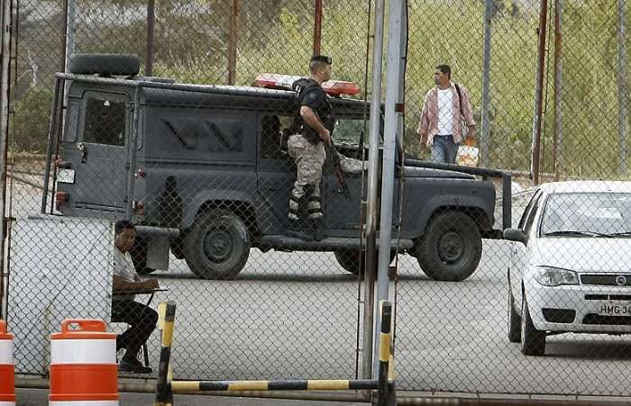 Movimentação na Penitenciária Nelson Hungria, em Belo Horizonte, onde ex-goleiro Bruno está preso