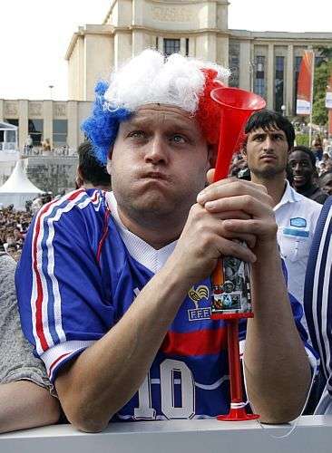 Em Trocadero, Paris, decepção de francês com os dois gols marcados pela África do Sul