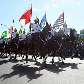 Na região do Ibirapuera, desfile com as bandeiras dos Estados durante as celebrações do 9 de julho