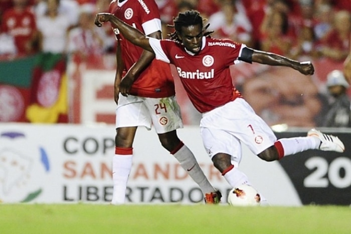 Pela Copa Libertadores, Santos arranca empate do Inter em Porto Alegre.