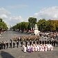 Coral infantil e o do Exército francês durante desfile do Dia da Bastilha Coral infantil e o do Exército francês durante desfile do Dia da Bastilha