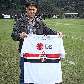 Adrián González exibe a camisa de seu novo time, o São Paulo Adrián González exibe a camisa de seu novo time, o São Paulo