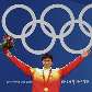 Chinês Zhong Man posa com sua medalha de ouro Chinês Zhong Man posa com sua medalha de ouro