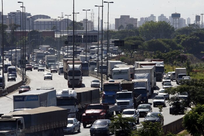 Confira como foi a carreata dos caminhoneiros na Marginal do Tietê
