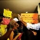 Bruno Gagliasso e Matheus Nachtergaele se beijam em protesto contra Feliciano