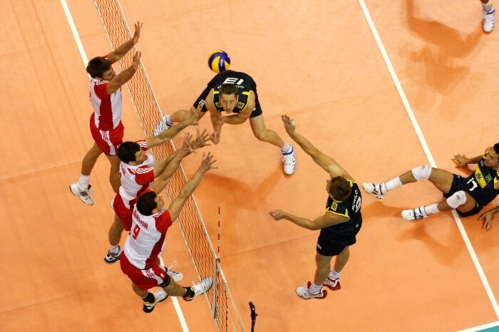 Gustavo e Murilo encaram o triplo bloqueio da Polônia nos 3 a 1 do Brasil pela Liga Mundial de vôlei