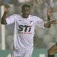 Kléber Pereira tenta cabecear bola na partida entre Santos e Botafogo Kléber Pereira tenta cabecear bola na partida entre Santos e Botafogo