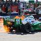 Carro de Tony Kanaan pega fogo após vazamento de etanol no reabastecimento
