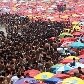 Tarde de domingo com sol leva cariocas à praia de Ipanema