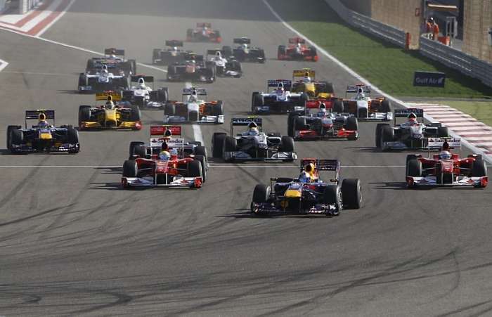 Pole position, alemão Sebastian Vettel tenta manter a Red Bull na liderança na largada no Bahrein