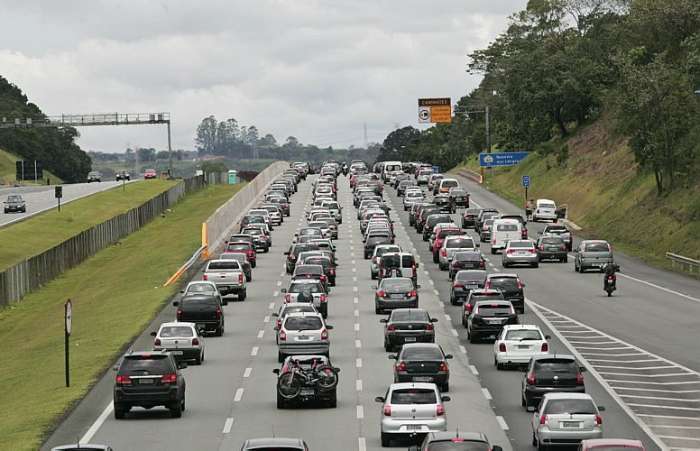 Descida para litoral na Rodovia Imigrantes