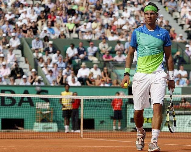 O tenista espanhol Rafael Nadal na partida que venceu contra Gianni Mina em Roland Garros