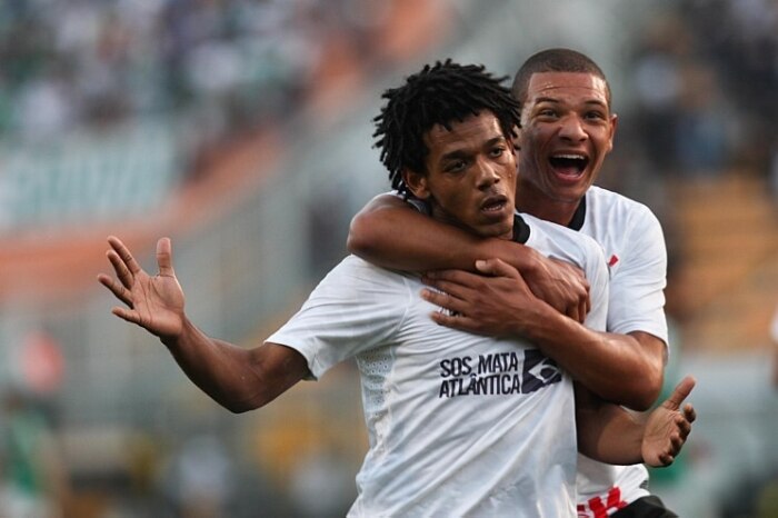 Corinthians vence Palmeiras de virada por 2 a 1 no Brasileirão, com show de Romarinho