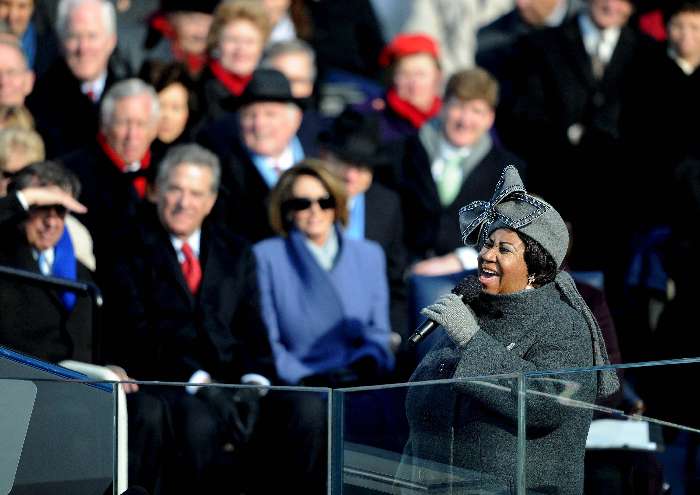 Aretha Franklin canta na cerimônia de posse de Obama