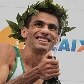 Marilson dos Santos, no pódio de primeiro lugar na São Silvestre