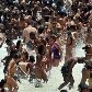 Tarde de domingo com sol leva cariocas à praia de Ipanema