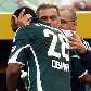 Jorginho ganhou um beijo de Obina ao final do jogo