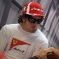 Fernando Alonso conversa com técnico da Ferrari antes de retornar à pista italiana