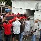 Corpos de vítimas de desabamento são enterrados no Rio de Janeiro Corpos de vítimas de desabamento são enterrados no Rio de Janeiro