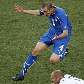 Pulo do italiano Chiellini por sobre o eslovaco Vittek Pulo do italiano Chiellini por sobre o eslovaco Vittek