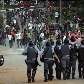PMs e manifestantes se confrontam na USP