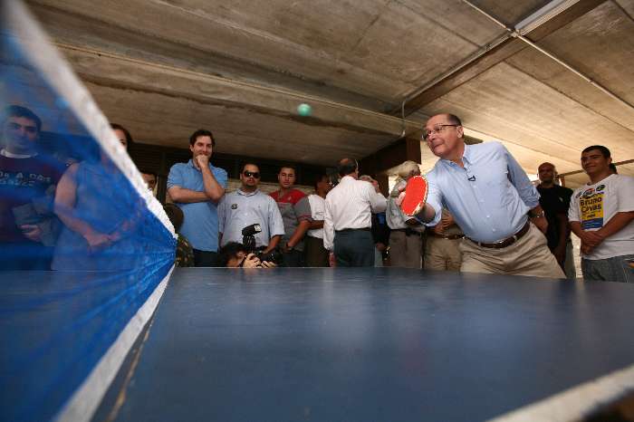 Alckmin joga pingue-pongue em visita ao Parque da Juventude, SP - 08.08.2010