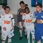 Os santistas Elano, Arouca e o goleiro Rafael se preparam para entrar no campo do Centenario
