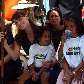 Acompanhada da viúva do jornalista Roberto Marinho, Dona Lily, Bruni assistiu a um desfile de modas. Acompanhada da viúva do jornalista Roberto Marinho, Dona Lily, Bruni assistiu a um desfile de modas.