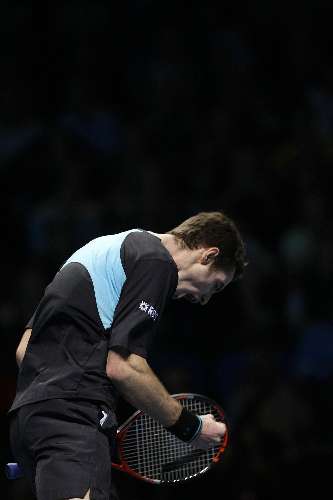 Andy Murray vibra ao marcar o ponto da vitória por 2 a 1 sobre Juan Martin del Potro, no ATP Finals