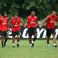 Williams, Petkovic, Welinton e Adriano se preparam para corrida em treino do Flamengo Williams, Petkovic, Welinton e Adriano se preparam para corrida em treino do Flamengo