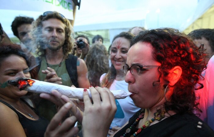Confira imagens da marcha da maconha no Rio de Janeiro 