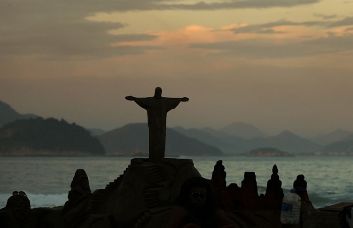 Copacabana completa 120 anos