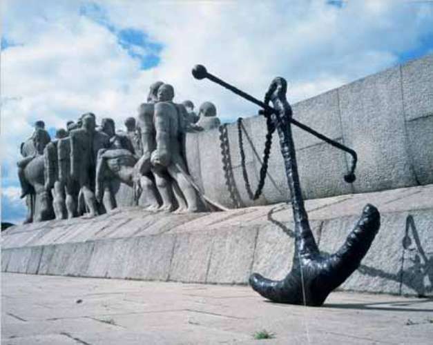 Foi em 2004 também que Eduardo Srur colocou uma âncora no Monumento às Bandeiras