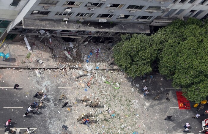 A explosão destruiu totalmente o andar térreo de pelo menos dois prédios 