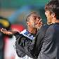 Robinho brinca com Kaká no treino desta segunda-feira da seleção na África do Sul