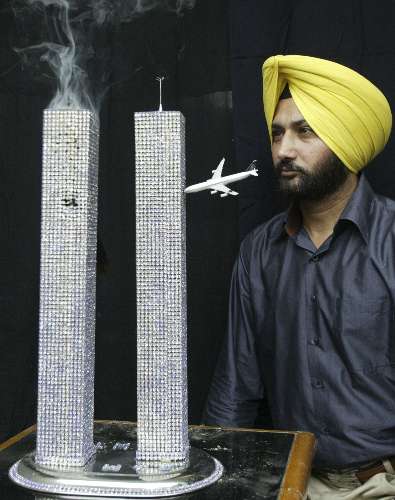 Artista Harwinder Singh Gill exibe obra em homenagem aos 9 anos da tragédia do World Trade Center