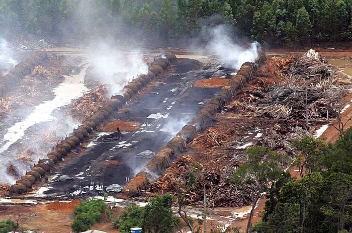 Carvoaria situada próxima ao município de Sinop, no Mato Grosso.