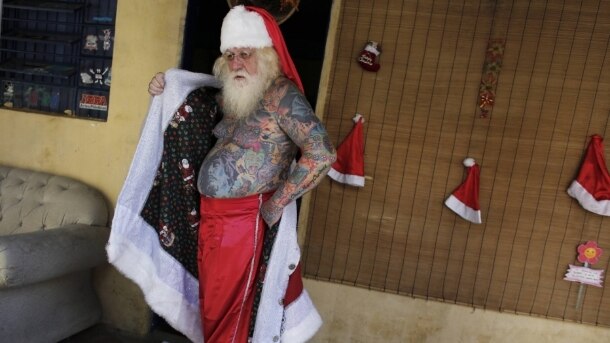 Vitor o papai noel do brasil.