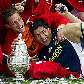 Maarten Stekelenburg e Luis Suarez comemoram a conquista da Copa da Holanda pelo Ajax 