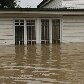 Casa inundada em Saint Lucia, no subúrbio do Brisbane