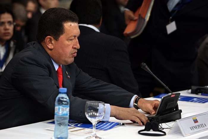 Chávez prepara seu pronunciamento na reunião da Unasul, em Bariloche, na Argentina